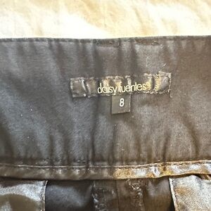 Daisy Fuentes Elegant Black Garment